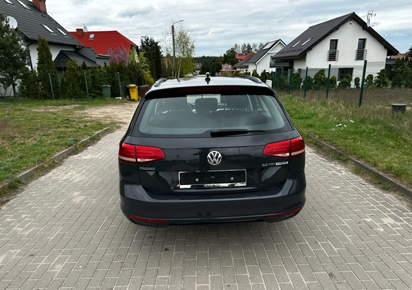 Volkswagen Passat cena 46900 przebieg: 287517, rok produkcji 2014 z Pieniężno małe 79